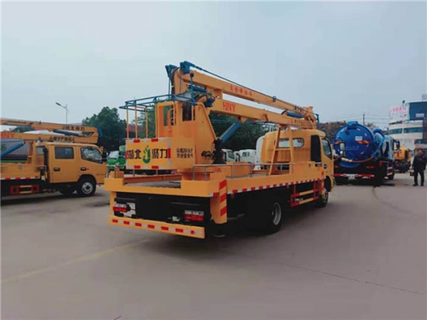 國(guó)六東風(fēng)18米高空作業(yè)車