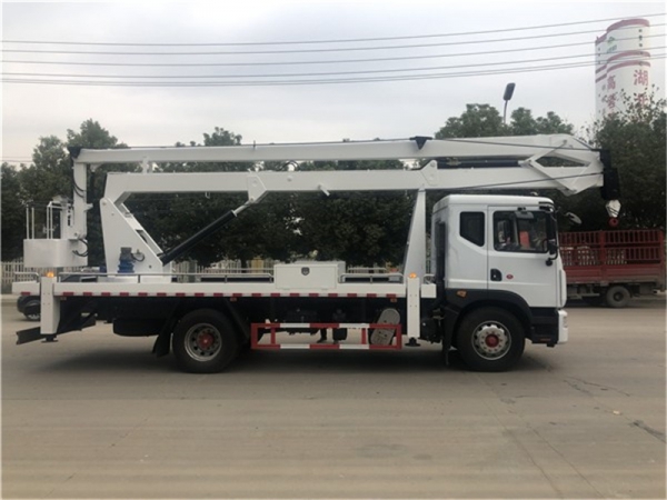 國(guó)六東風(fēng)22米高空作業(yè)車