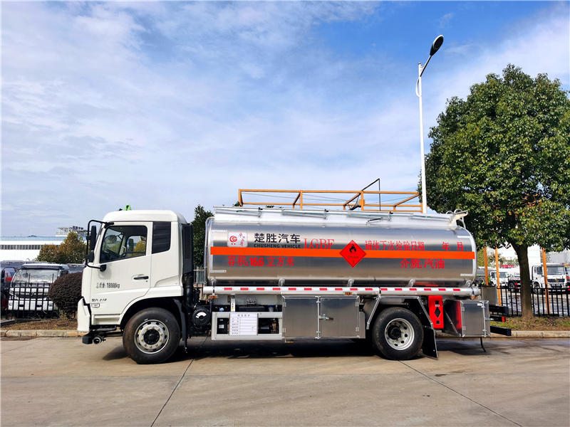 國(guó)六東風(fēng)天錦鋁合金油車