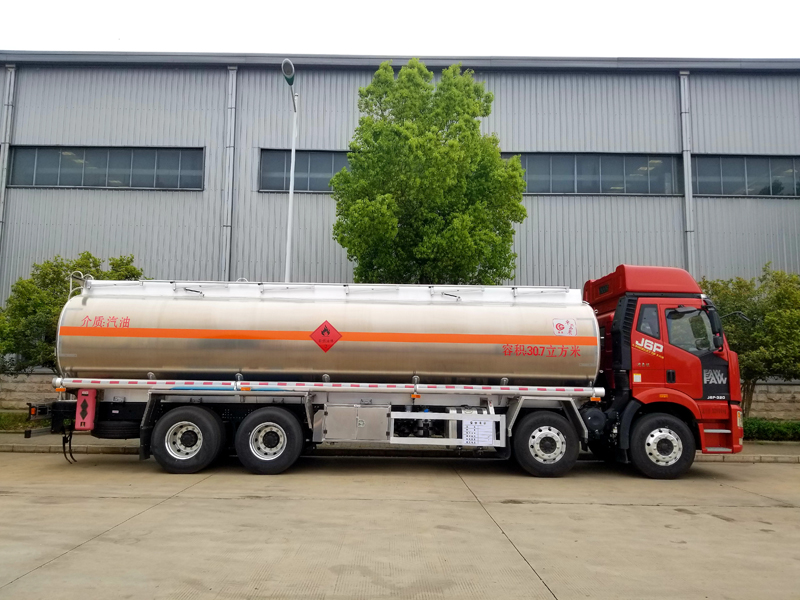 國(guó)六解放前四后八油車(chē)